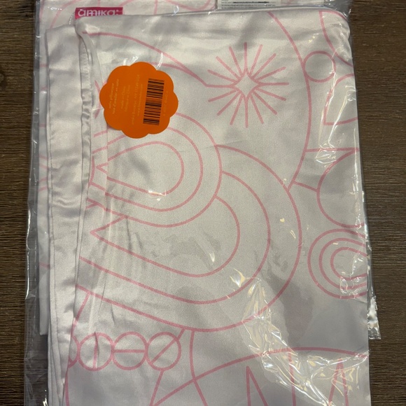 NWT AMIKA Set of 2 Silk Pillowcases - Picture 2 of 5